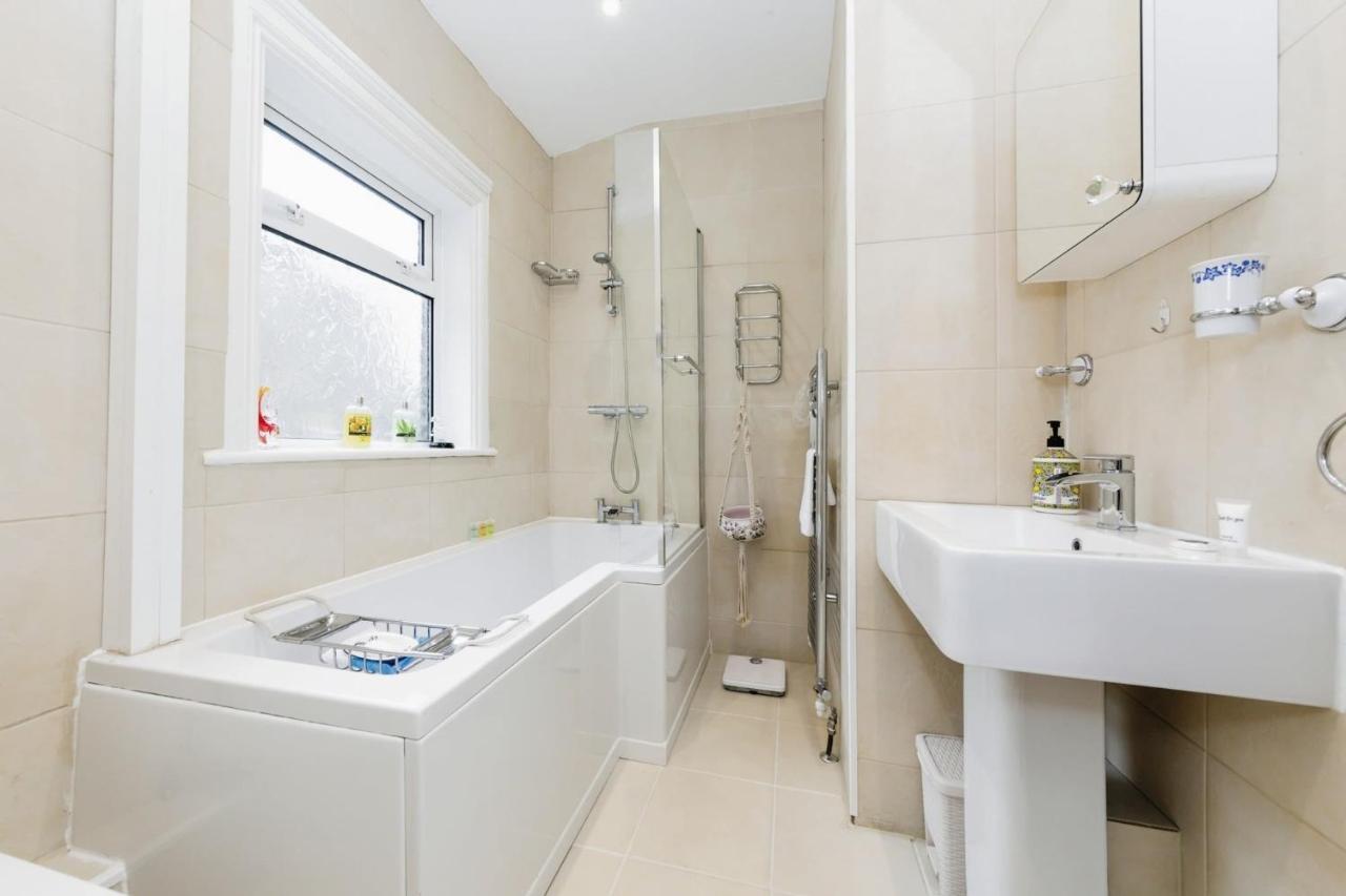 Your Chic 3br Comfort And Style In London